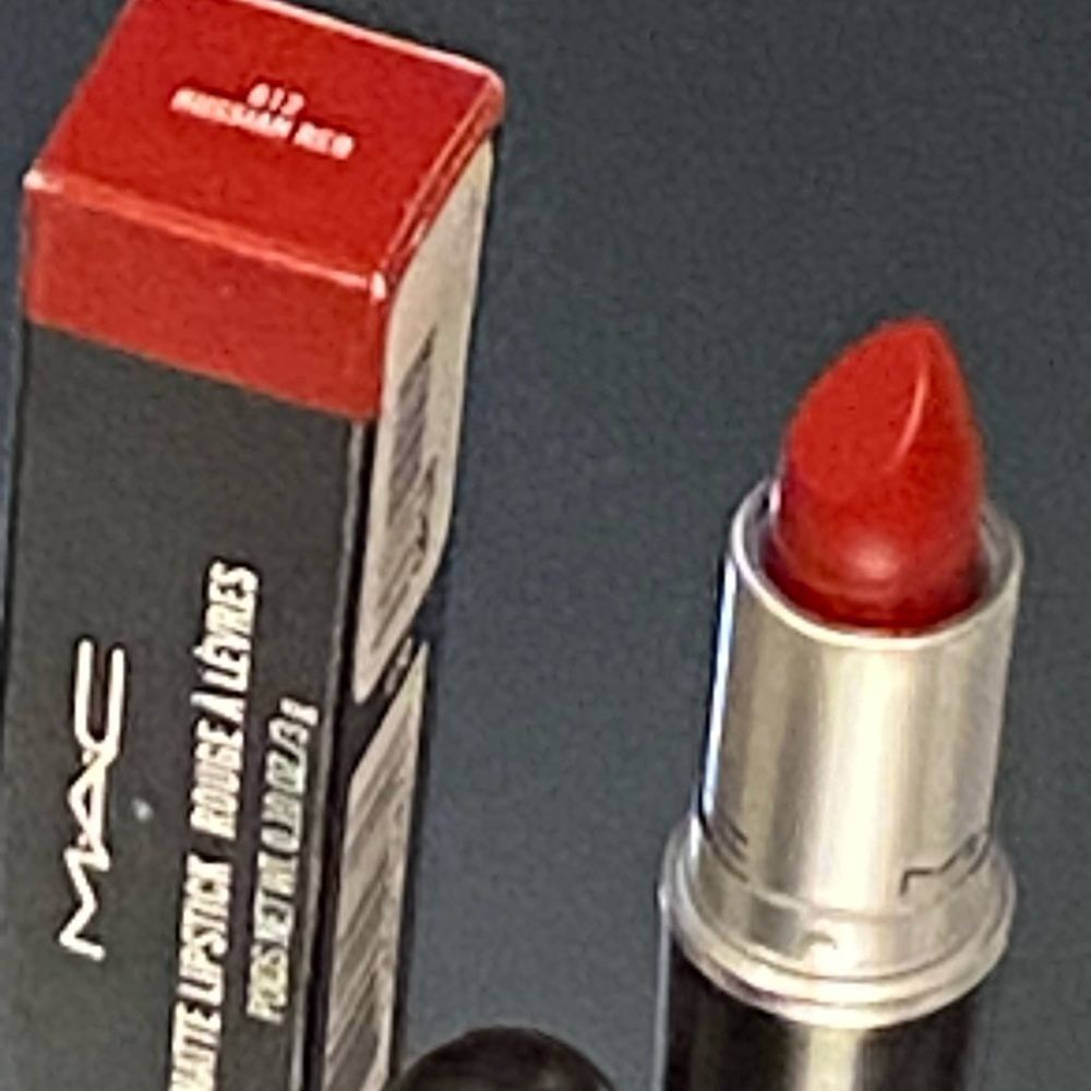 - 💄M•A•C RUSSIAN RED MATTE LIPSTICK - Picture 7 of 11